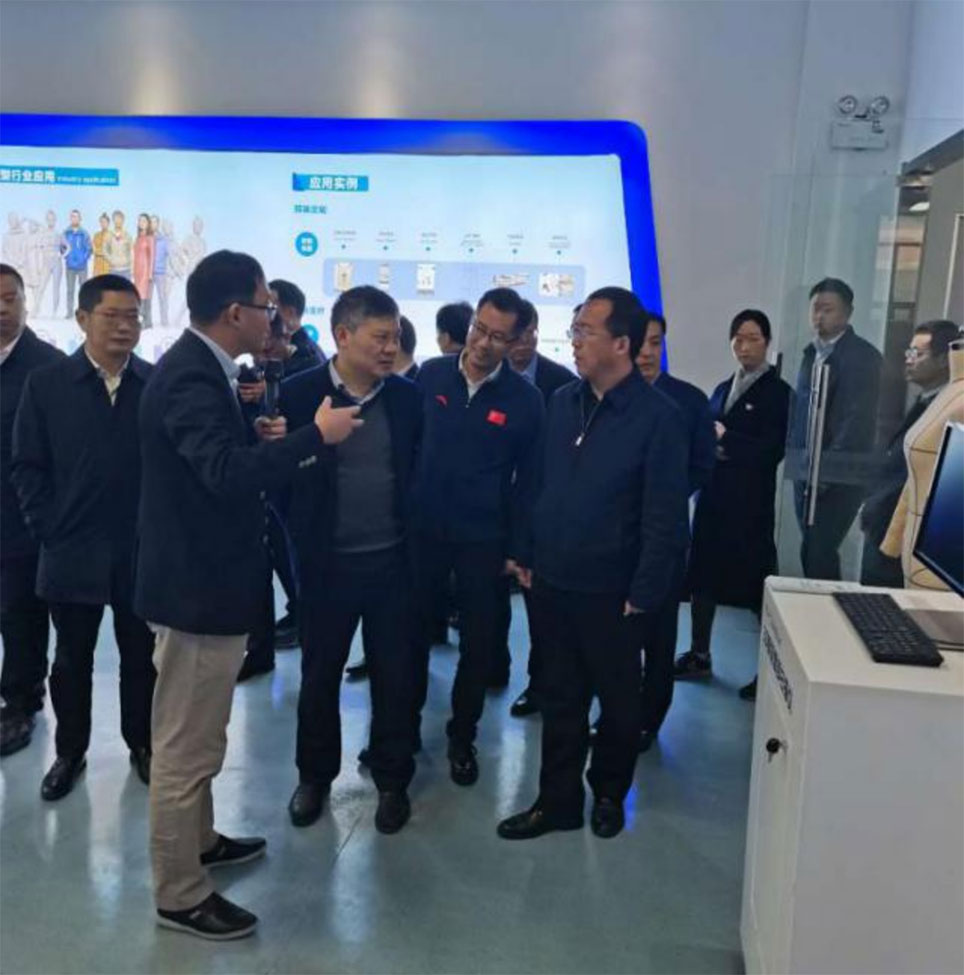 渭南市常務副市長王曉軍陪同樂山市黨政代表團一行蒞臨領智三維考察調(diào)研
